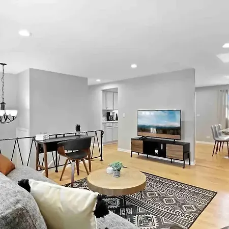 Tranquility 4Br Schaumburg Villa